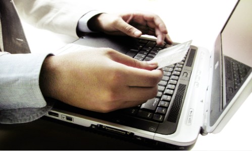 Những điều đặc biệt lưu ý khi dùng Internet Banking Internet banking đang phát triển mạnh và chủ thẻ nên có những lưu ý khi sử dụng dịch vụ này để đảm bảo an toàn.