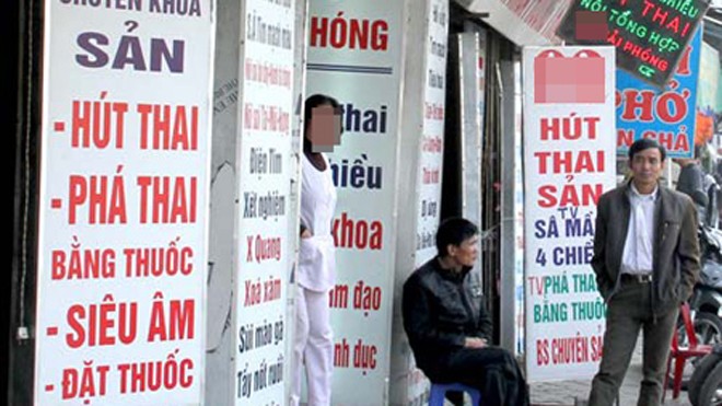 Phạt 7 năm tù nếu phá thai cho người chưa thành niên Đề xuất phạt 3-7 năm tù đối với hành vi phá thai cho người chưa thành niên. (Ảnh minh họa)