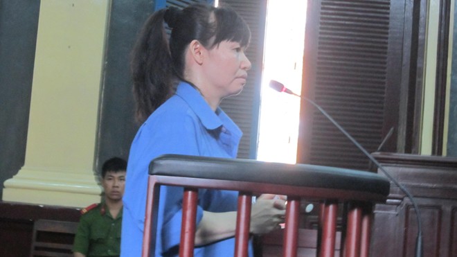 Thợ uốn tóc tự xưng là giám đốc lừa đảo hàng trăm tỷ đồng Bị cáo Thủy Tiên tại tòa. Ảnh T.Châu