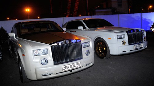 Lộ cặp đôi Rolls-Royce Phantom mạ vàng của đại gia Thái Nguyên Cặp đôi siêu xe Rolls-Royce Phantom của vị đại gia Thái Nguyên. Ảnh: Vnexpress