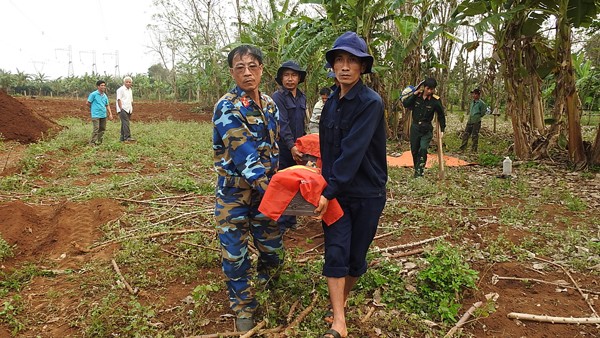 Tìm thấy 13 hài cốt liệt sĩ trên đồi Tổng Trạm sau 45 năm 13 hài cốt liệt sĩ được Đội 584 tìm thấy và cất bốc tại xã Gio An.