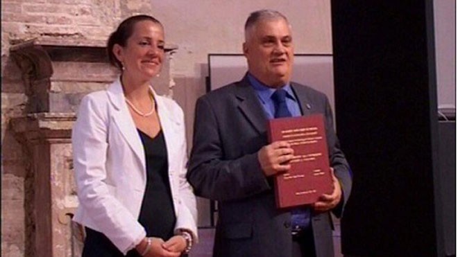 Cụ ông Italy 70 tuổi giữ kỷ lục Guiness về số bằng đại học Luciano Baietti là người có nhiều bằng đại học nhất thế giới.