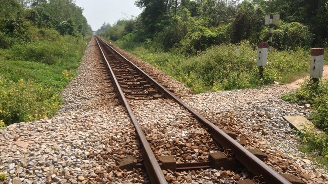 Bé trai 2 tuổi bị tàu tông tử vong Vị trí xảy ra vụ tai nạn thương tâm. Ảnh: Thiên Lâm.