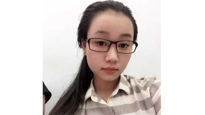 Khởi tố thiếu nữ dùng roi điện tấn công cướp tiền bà cụ 77 tuổi Thiếu nữ xinh đẹp dùng roi điện tấn công, cướp tiền bà cụ 77 tuổi.