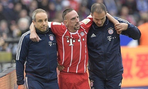 'Gã mặt sẹo' Ribery dính chấn thương nặng, có thể giải nghệ Sự nghiệp của Ribery có thể tiêu tan vì chấn thương đầu gối. Ảnh: EPA.