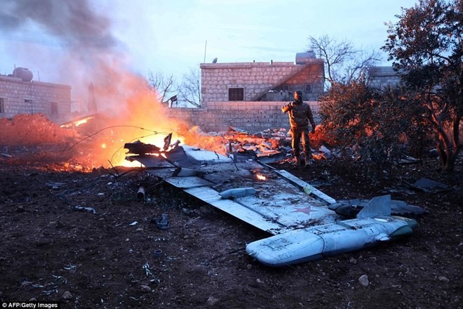 Đặc nhiệm Syria tìm kiếm hệ thống tên lửa bắn rơi cường kích Su-25 Chiếc Su-25 đã bị rơi sau khi trúng tên lửa tại Idlib. (Nguồn: Getty)