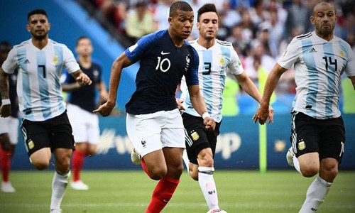'Sát thủ' Uruguay dọa thần đồng tuyển Pháp trước đại chiến Mbappe