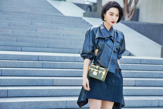 Loạt thương hiệu huỷ quảng cáo của Phạm Băng Băng, tổn thất thế nào? Phạm Băng Băng là ngôi sao được rất nhiều nhãn hàng thời trang ưa chuộng. Ảnh: JingDaily.