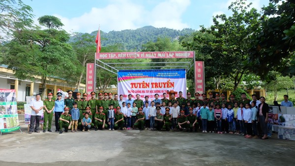 Chương trình tình nguyện “Ấm tình quân dân” tại Lạc Sơn, Hoà Bình Chương trình tình nguyện “Ấm tình quân dân” tại Lạc Sơn, Hoà Bình