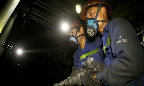 Than Nam Mẫu áp dụng những sáng kiến mang hiệu quả thiết thực Thợ lò Than Nam Mẫu làm chủ công nghệ - Ảnh: Quốc Khương