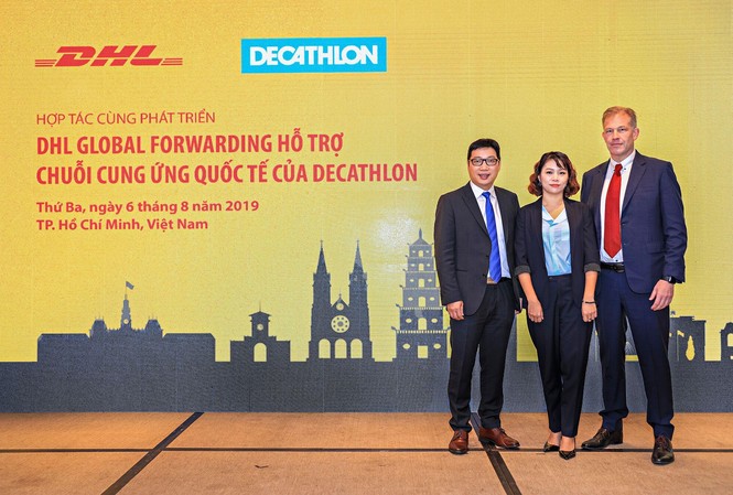 DHL Global Forwarding hỗ trợ chuỗi cung ứng quốc tế của Decathlon Đại diện DHL Global Forwarding và Decathlon tại buổi công bố hợp tác