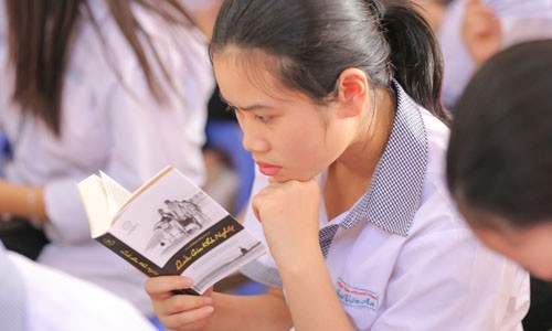 Bài học Israel từ sách Quốc Gia Khởi Nghiệp Học sinh trường THPT Chu Văn An – Lạng Sơn chăm chú đọc sách Quốc gia Khởi nghiệp