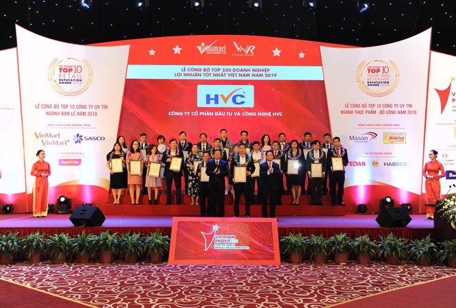 HVC Group lọt Top 500 doanh nghiệp lợi nhuận tốt nhất Việt Nam năm 2019 Ông Lê Văn Cường – Phó Tổng Giám đốc - đại diện HVC Group nhận vinh danh Profit500 – 2019