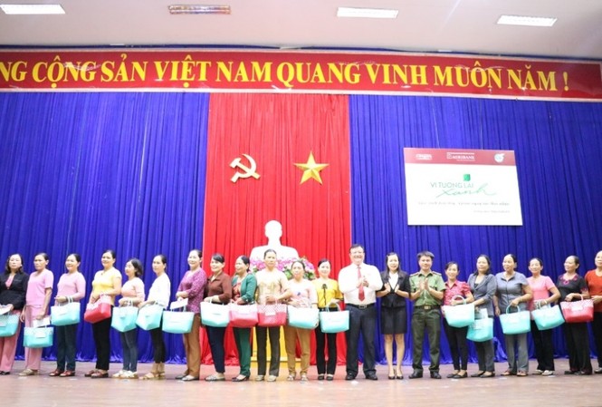 'Agribank- Vì tương lai xanh': Hành động từ những điều nhỏ nhất 'Agribank- Vì tương lai xanh': Hành động từ những điều nhỏ nhất