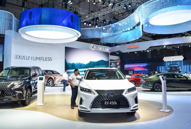Lexus và những giá trị không thể lẫn trong mắt khách hàng Việt Không gian trưng bày Lexus tại triển lãm ô tô Việt Nam 2019