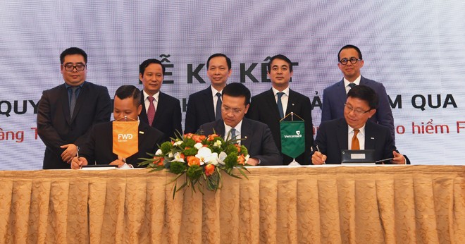 Thương vụ lớn của Vietcombank và FWD: Cuộc chơi của các ông lớn Thương vụ lớn của Vietcombank và FWD: Cuộc chơi của các ông lớn