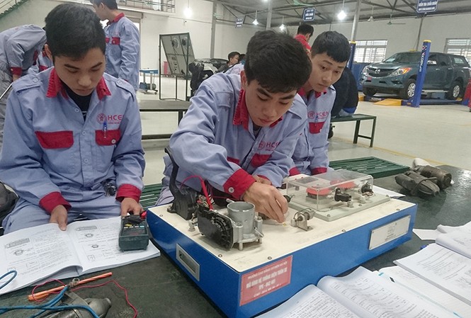 Chính phủ báo cáo Quốc hội kết quả đổi mới dạy nghề Các trường đào toạ nghề hoạt động ngày càng hiệu quả, tuyển sinh được cải thiện từng năm, và có tới hơn 85% học viên nghề ra trường có việc làm với thu nhập tốt.