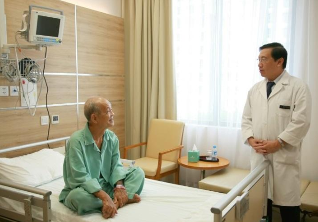Cần cân nhắc những gì trước khi mổ tim? GS.TS.BS Võ Thành Nhân đã có hơn 30 năm đồng hành cùng bệnh nhân tim mạch
