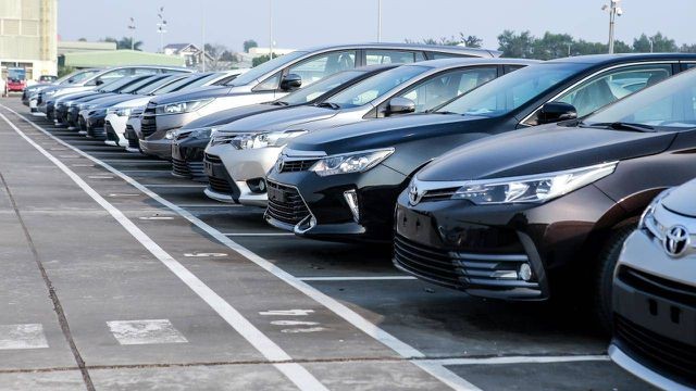Tồn kho hàng chục ngàn xe, ô tô mùa Tết đại hạ giá Xe về nhiều, hàng tồn kho lớn