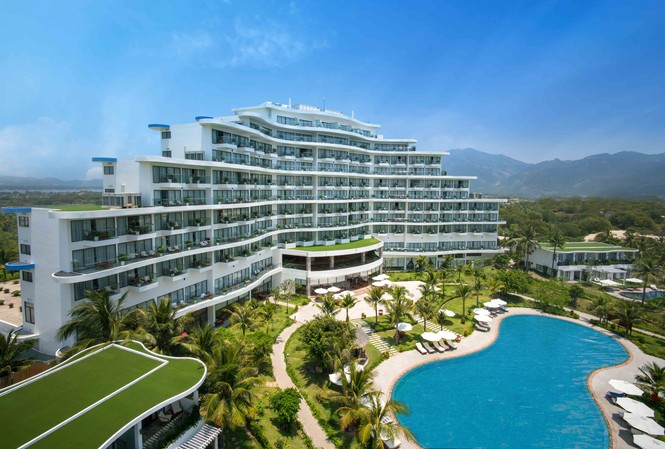 Crystal Bay Hospitality tiết lộ những bí quyết khiến hơn 30% khách quốc tế quay lại Khung cảnh bình yên và tiện nghi tại Cam Ranh Riviera Beach Resort & Spa