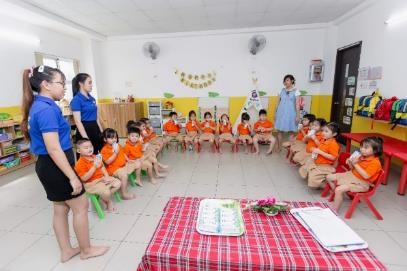 Sữa học đường TP Hồ Chí Minh đã bắt đầu vào nhịp chỉ sau 2 tuần triển khai Chương trình SHĐ đang góp phần không nhỏ giúp cải thiện tình trạng dinh dưỡng của trẻ em mầm non và tiểu học tại Việt Nam.