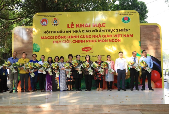 Độc đáo Hội thi 'Nhà giáo với ẩm thực 3 miền' Hội thi là dịp tri ân đặc biệt đến những cô giáo ngày ngày tận tâm trên bục giảng
