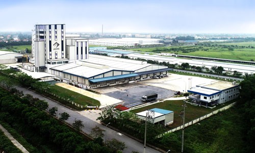 Doanh nghiệp Mỹ mở rộng sản xuất ở Việt Nam oàn cảnh Nhà máy Sản xuất Thức ăn Chăn nuôi ADM Hòa Mạc với nhiều công nghệ hiện đại hướng đến việc tăng cường an toàn lao động, năng suất sản xuất và sự phát triển bền vững cho tương lai