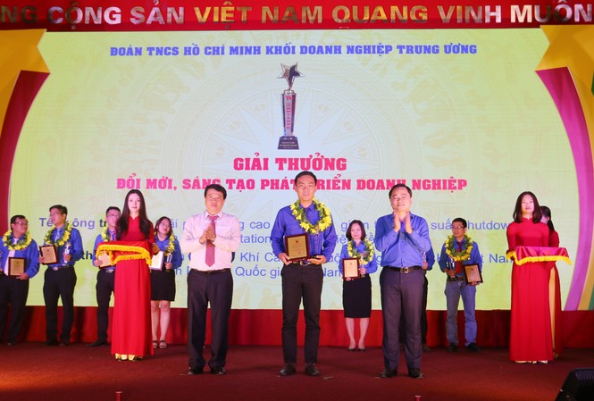 Công trình của tuổi trẻ PV GAS được trao giải thưởng Đại diện Tuổi trẻ KCM nhận vinh danh tại Lễ trao giải