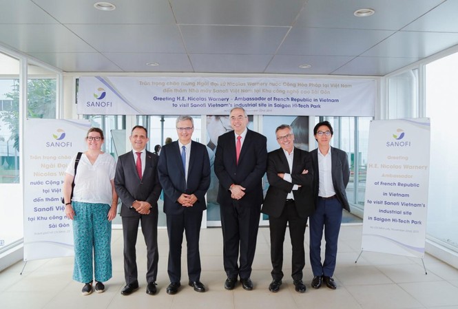 Tân đại sứ Pháp đến thăm nhà máy Sanofi Việt Nam tại SHTP Tân đại sứ Pháp đến thăm nhà máy Sanofi Việt Nam tại SHTP