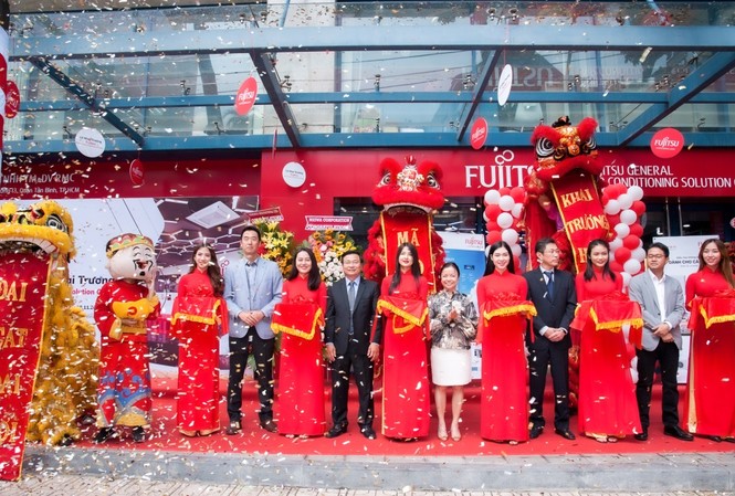Máy điều hòa Fujitsu khai trương Showroom tại Việt Nam Nghi thức cắt băng chính thức khai trương showroom Fujitsu đầu tiên tại Việt Nam