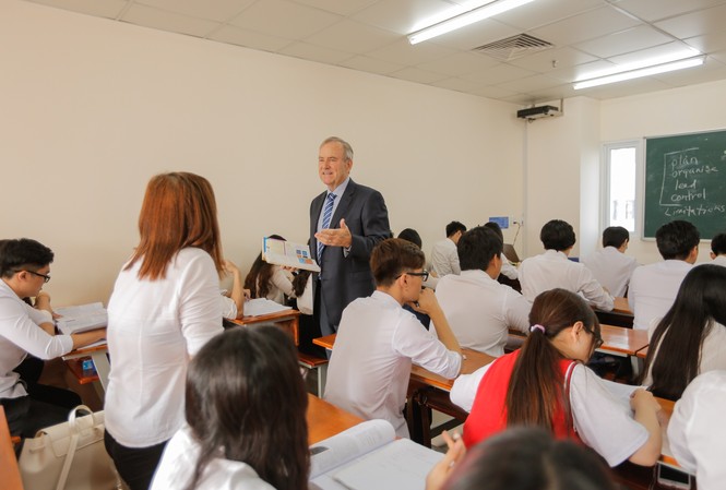 Có thể học ngành Kinh doanh quốc tế nếu như bạn chưa giỏi tiếng Anh? Sinh viên ngành Kinh doanh quốc tế được đào tạo tiếng Anh song song với kiến thức chuyên môn