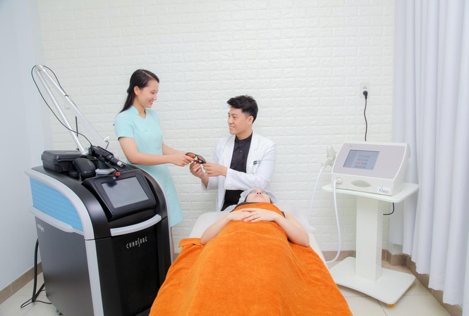 Trương Ngọc Huy – ‘Giúp mọi người có làn da khỏe đẹp là sứ mệnh của tôi’ Phòng khám Dr Huy tại 465/6 Phan Văn Trị, phường 5, quận Gò Vấp
