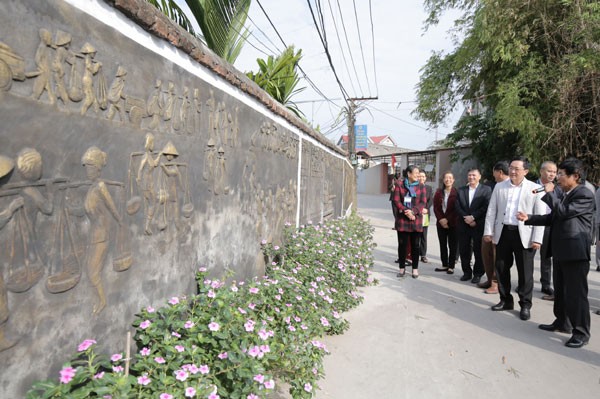 Bắc Giang bừng sáng Nông thôn mới Đường của thôn Đông Thượng được bê tông cứng hóa sạch sẽ, thoáng rộngd