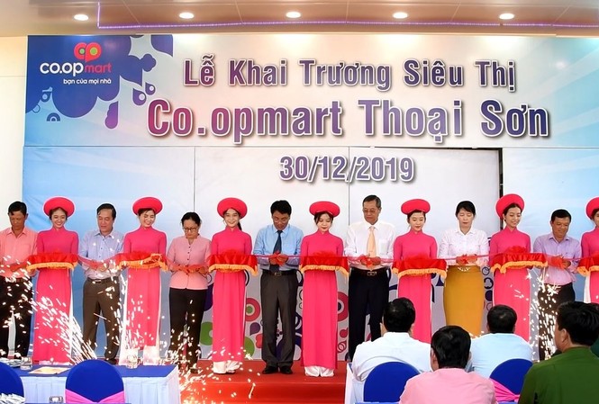 Saigon Co.op đồng loạt khai trương nhiều siêu thị những ngày cuối năm Khai trương siêu thị Coopmart Thoại Sơn