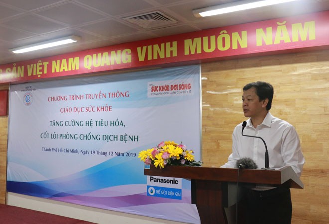 Thế Giới Điện Giải cùng BV Chợ Rẫy mang nước ion kiềm đến cho các bệnh nhân TTƯT. BS. CKII Nguyễn Tri Thức, Giám đốc BV Chợ Rẫy phát biểu.