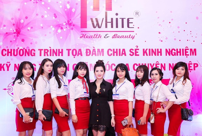 Gia đình nhỏ hạnh phúc của cặp vợ chồng nữ doanh nhân Phan Phạm Phương Uyên Gia đình nhỏ hạnh phúc của cặp vợ chồng nữ doanh nhân Phan Phạm Phương Uyên