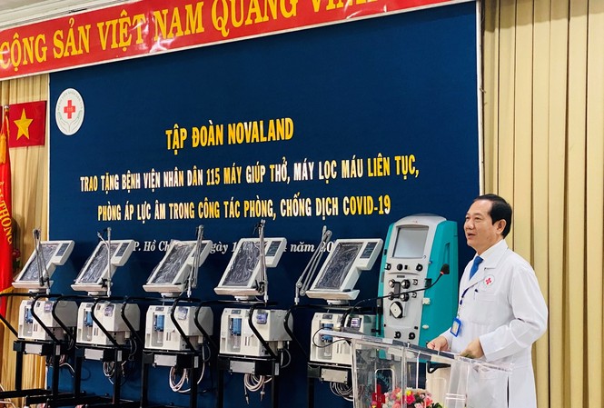 Tập đoàn Novaland tài trợ thêm nguồn lực y tế cùng bệnh viện nhân dân 115 đẩy lùi COVID-19 Ts.Bs. Phan Văn Báu - Giám đốc Bệnh viện Nhân dân 115 chia sẻ về tầm quan trọng của các trang thiết bị Y tế hiện đại trong công tác điều trị dịch bệnh
