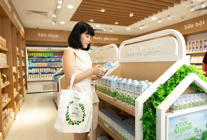 Vinamilk chinh phục top 50 công ty niêm yết tốt nhất Việt Nam Chiến lược bám sát thị trường nội địa đã giúp Vinamilk phát triển ổn định và vượt qua những tác động do dịch bệnh Covid-19