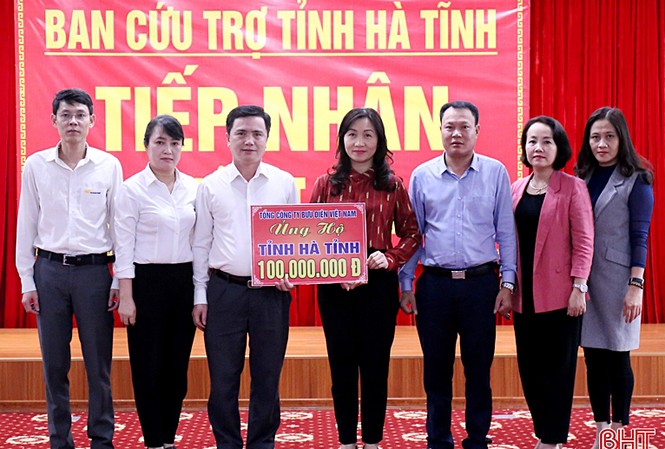 Ấm áp tình người Bưu điện trong bão lũ Ấm áp tình người Bưu điện trong bão lũ
