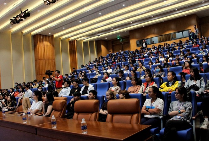 Hội thảo phát triển năng lực: Đánh thức nguồn năng lượng cho các bạn trẻ Toàn cảnh của hội thảo phát triển năng lực: Đánh thức nguồn năng lượng cho các bạn trẻ