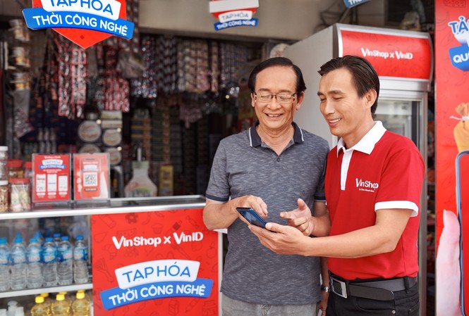 4 lý do giúp mô hình ứng vốn của VinShop trở thành “át chủ bài” để tiệm tạp hóa bội thu Chương trình ứng vốn của VinShop và Techcombank giúp các chủ tạp hóa tiếp cận nguồn vốn một cách dễ dàng và nhanh gọn nhất.
