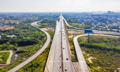 Giá đất Đồng Nai tăng mạnh sau một năm Hơn một năm qua, Đồng Nai liên tục đấu giá thành công các khu “đất vàng”, thu về ngân sách hàng ngàn tỷ đồng