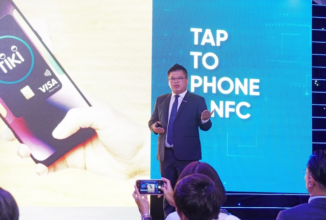 Ngân hàng Việt Nam đầu tiên triển khai công nghệ Tap To Phone và NFC Ông Phạm Đức Duy – Giám đốc Trung tâm thẻ Sacombank giới thiệu về công nghệ Tap to phone và NFC.