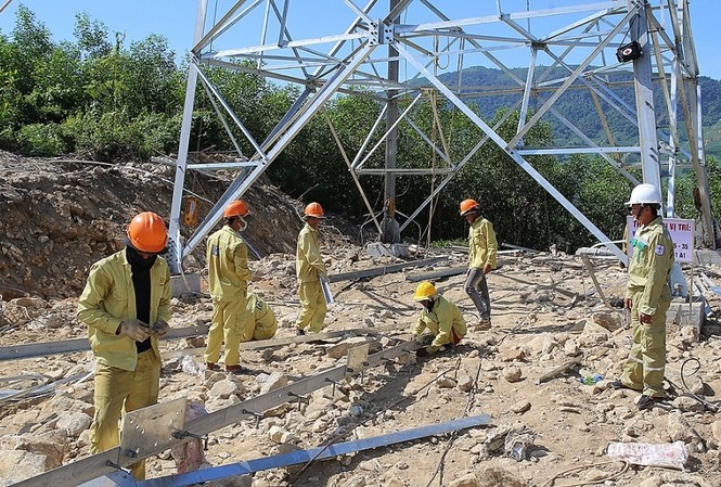 EVNNPT: Phát động đợt thi đua về đích Đường dây 500kV Dốc Sỏi - Pleiku 2 EVNNPT: Phát động đợt thi đua về đích Đường dây 500kV Dốc Sỏi - Pleiku 2