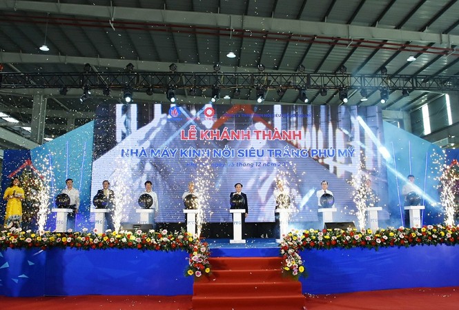 Khánh thành nhà máy kính nổi siêu trắng đầu tiên và duy nhất tại Việt Nam Khánh thành nhà máy kính nổi siêu trắng đầu tiên và duy nhất tại Việt Nam