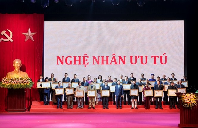 Trao tặng, truy tặng danh hiệu Nghệ nhân nhân dân, Nghệ nhân ưu tú cho 77 nghệ nhân Các Nghệ nhân Nhân dân và Nghệ nhân Ưu tú được vinh danh tại buổi lễ