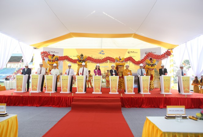 T&T Group khởi công khu phức hợp nhà ở - Thương mại dịch vụ tại trung tâm TP Long Xuyên Ông Đỗ Quang Hiển, Chủ tịch HĐQT kiêm TGĐ Tập đoàn T&T Group và các đại biểu bấm nút khởi công dự án