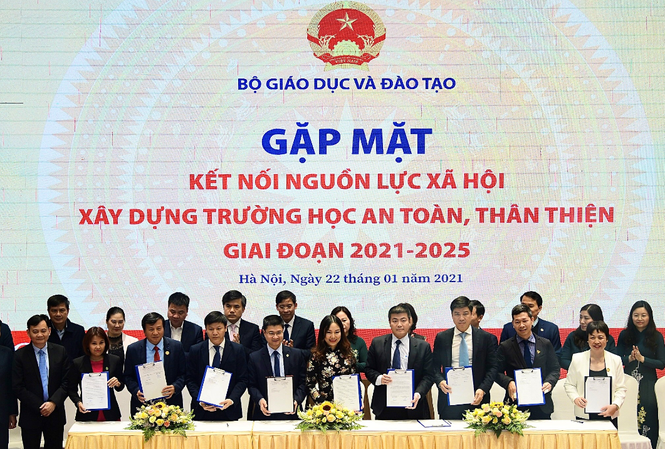 Nova Group đồng hành cùng Bộ GD&ĐT xây dựng trường học an toàn, thân thiện Nhiều doanh nghiệp, trong đó có Nova Group đã cam kết đồng hành cùng Bộ GD&ĐT xây dựng trường học an toàn, thân thiện