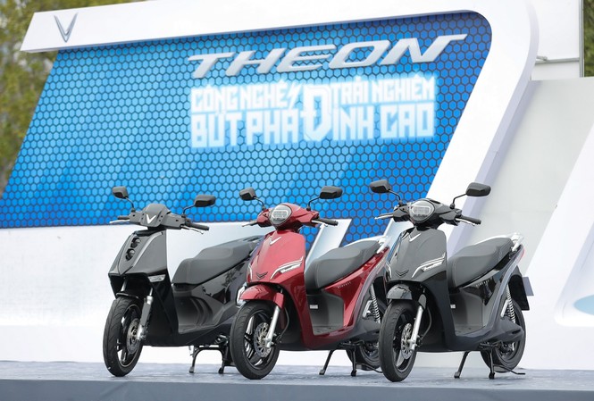 VinFast Theon và Feliz tạo nên chuẩn mực mới cho xe máy điện Theon và Feliz không chỉ bền, đẹp mà còn mạnh mẽ, tiện dụng và sở hữu nhiều công nghệ an toàn
