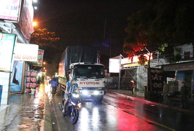 Hai vụ tai nạn giao thông liên tiếp trong đêm, 5 người thương vong Hai vụ tai nạn giao thông liên tiếp trong đêm, 5 người thương vong